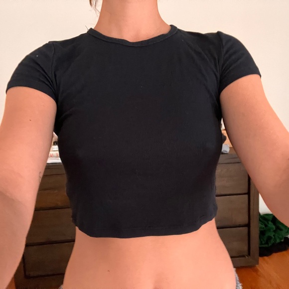 Aritzia cropped tee - Picture 2 of 2